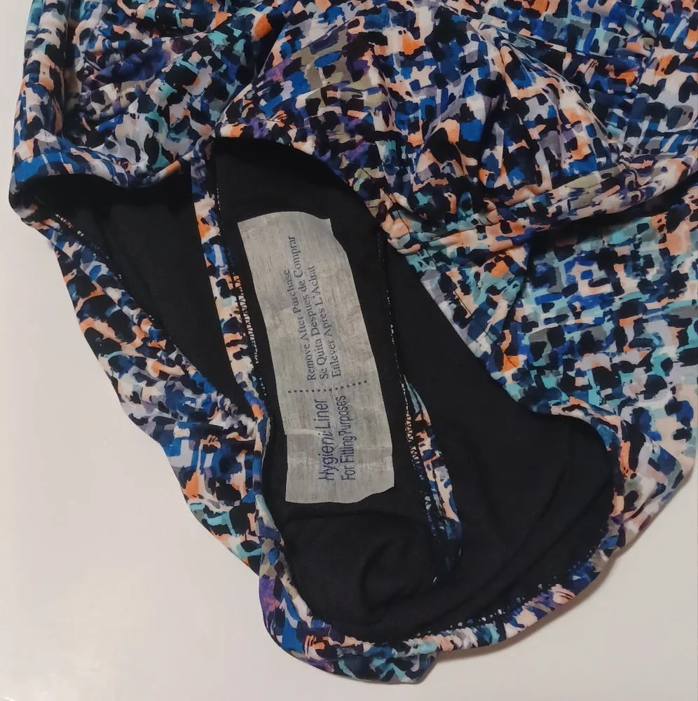 SWIM Solutions Women's Black Multi-Color Sherred Swimsuit. Size 16 - Picture 13 of 16